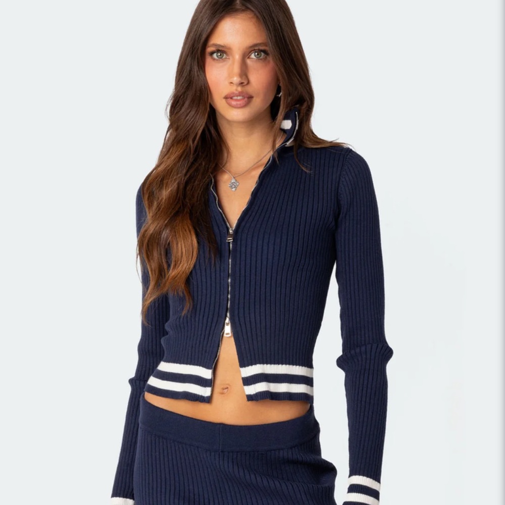 BRAND NEW Edikted lounge set (Top +bottoms)